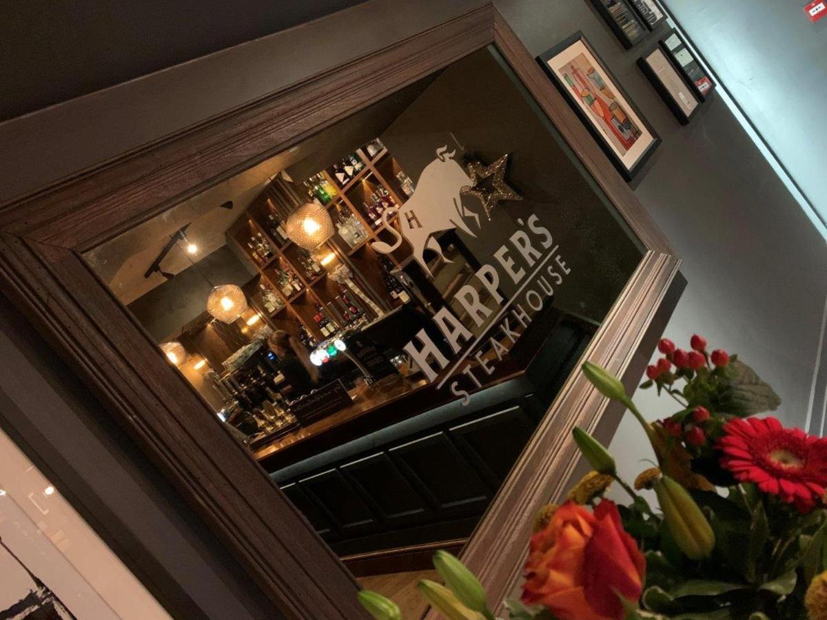 Harper'S Steakhouse With Rooms, Haslemere Esterno foto