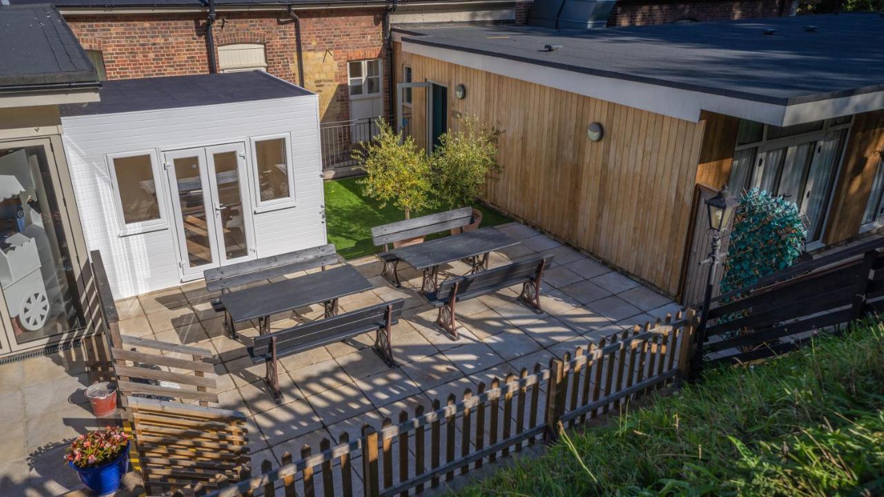 Harper'S Steakhouse With Rooms, Haslemere Esterno foto