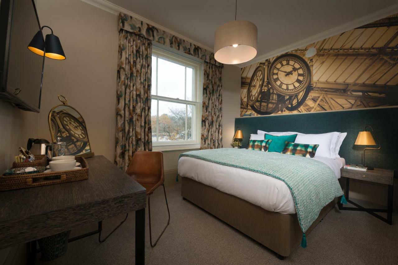 Harper'S Steakhouse With Rooms, Haslemere Esterno foto